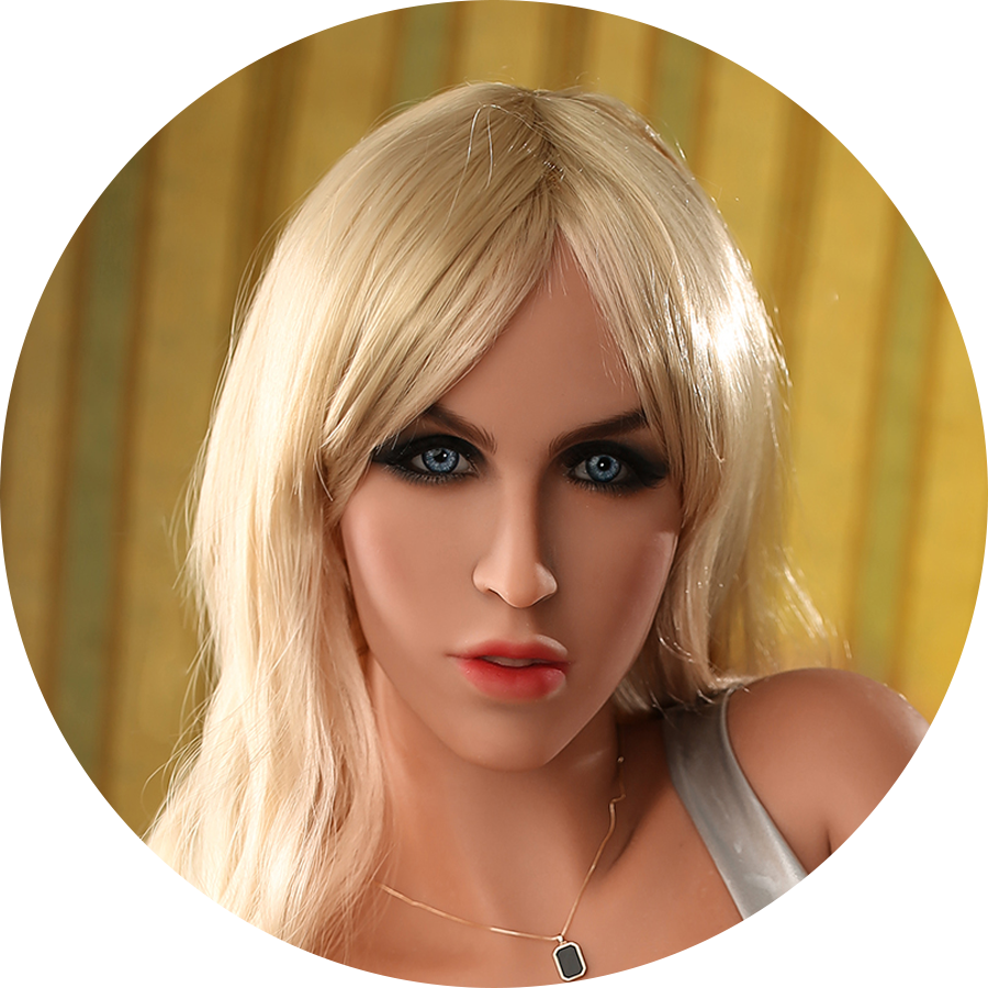 Blonde Sexpuppe mit blauen Augen