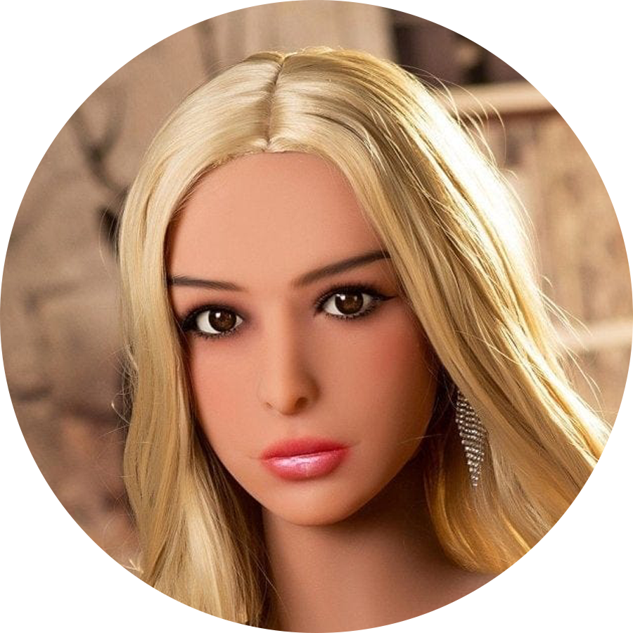 Blonde Sexpuppe mit Ohrring