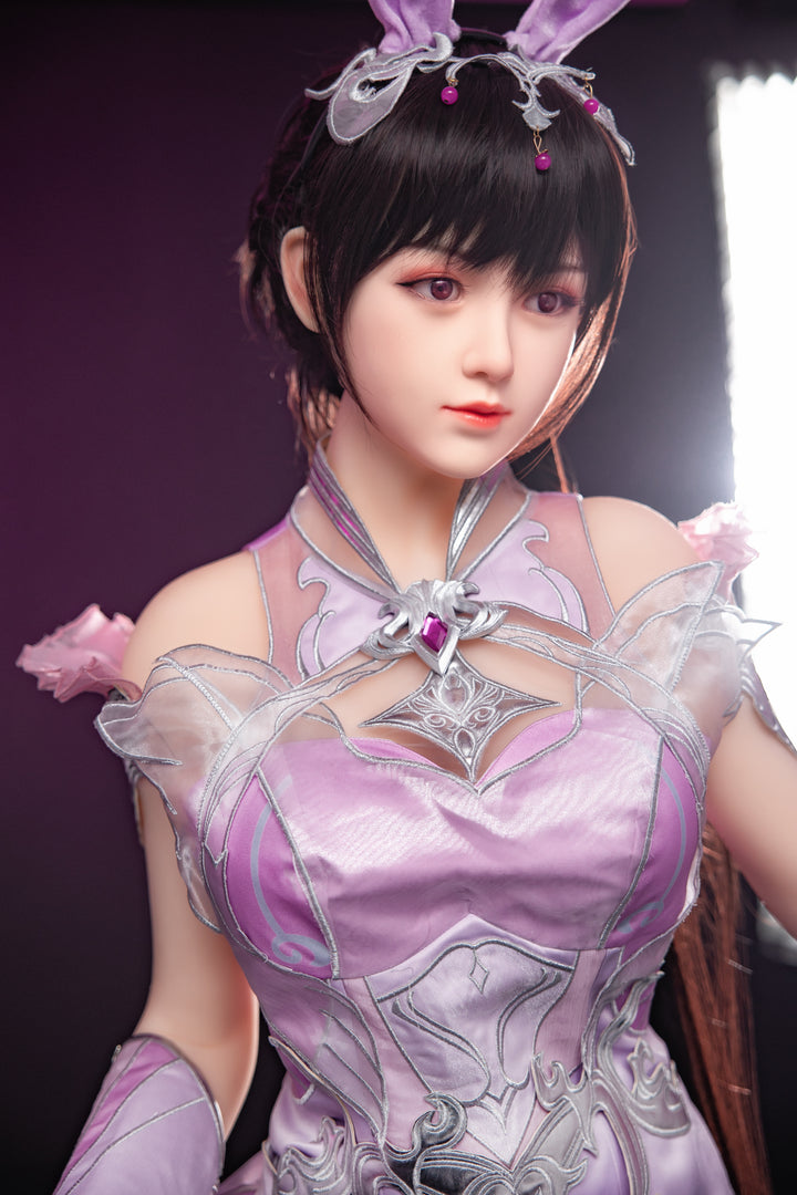 Realistische weibliche Sexpuppe, asiatisch inspiriert