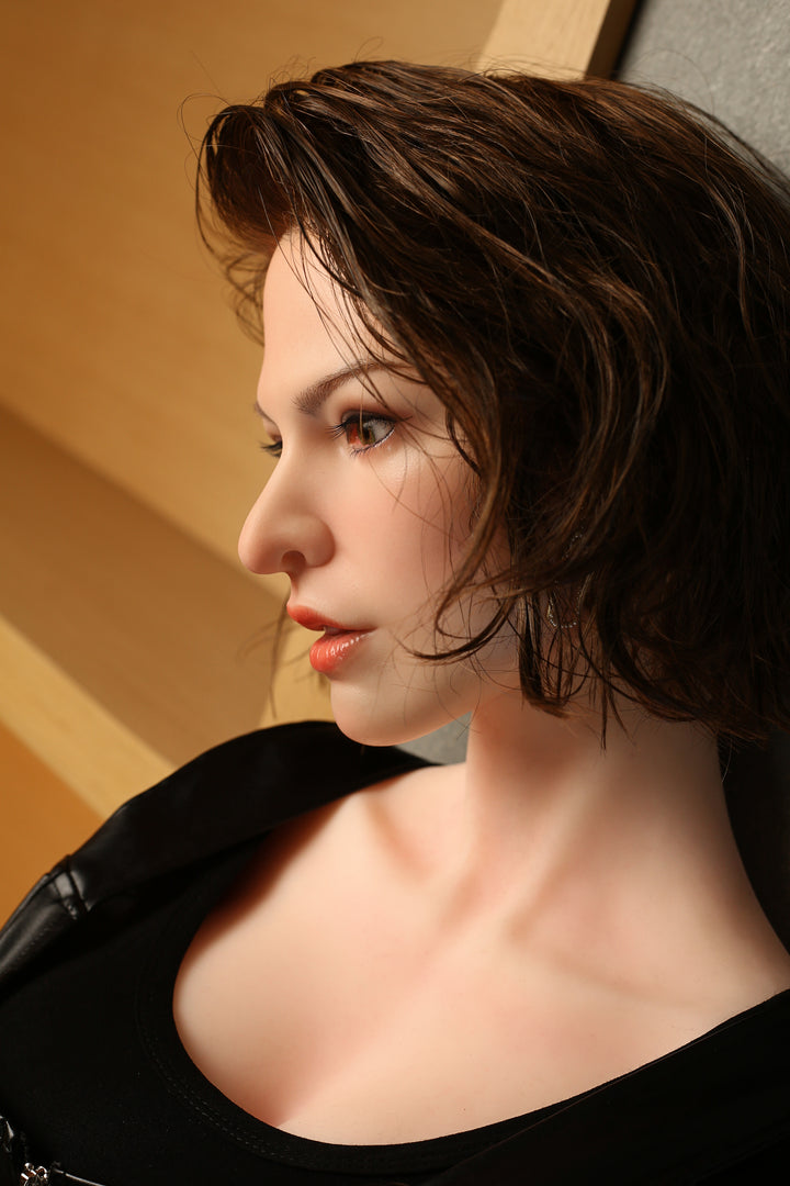 Mannequin-Kopf mit braunen Haaren