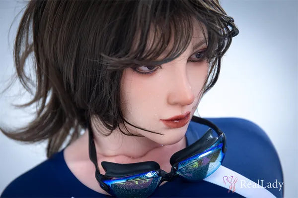 Realistische Sexpuppe mit Kopfhörern