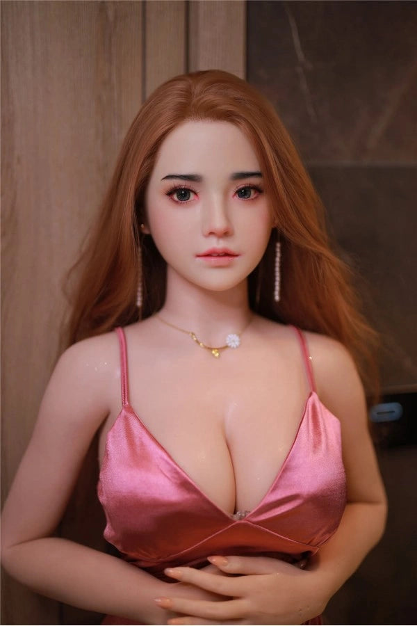 Realistische Sexpuppe in rosa Kleid