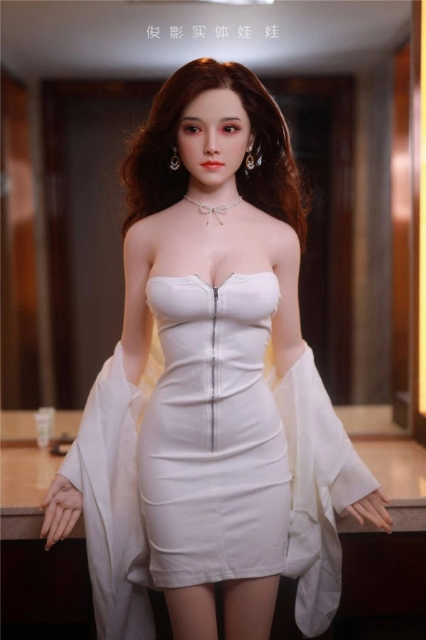 Realistische Sexpuppe in Kleid