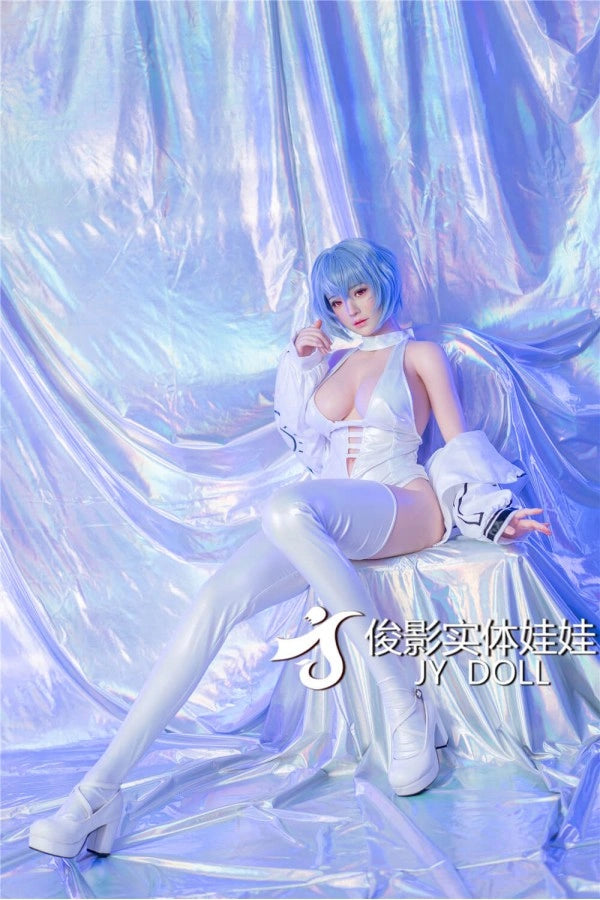 Frau in futuristischem Outfit