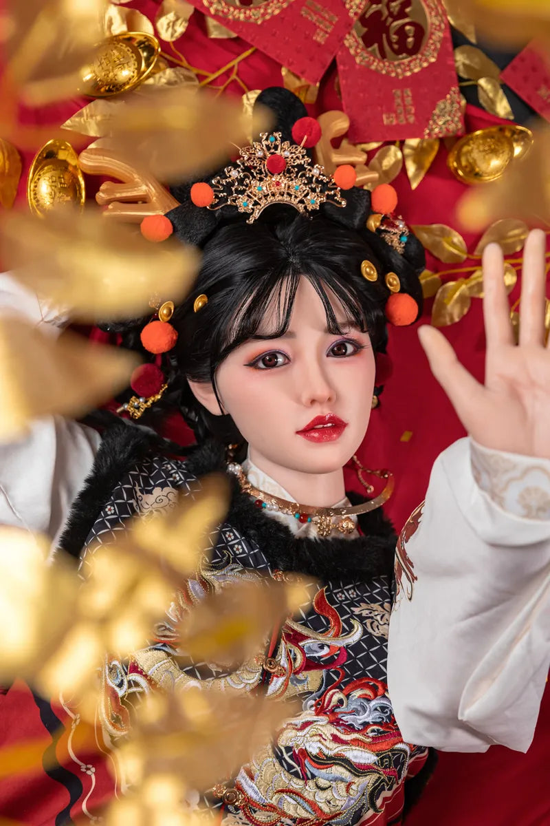Frau in traditioneller chinesischer Kleidung