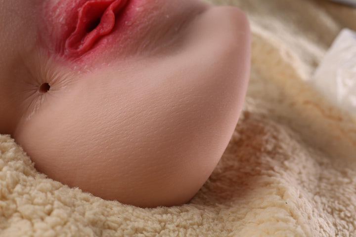 marielove masturbator torso Nina's pussy