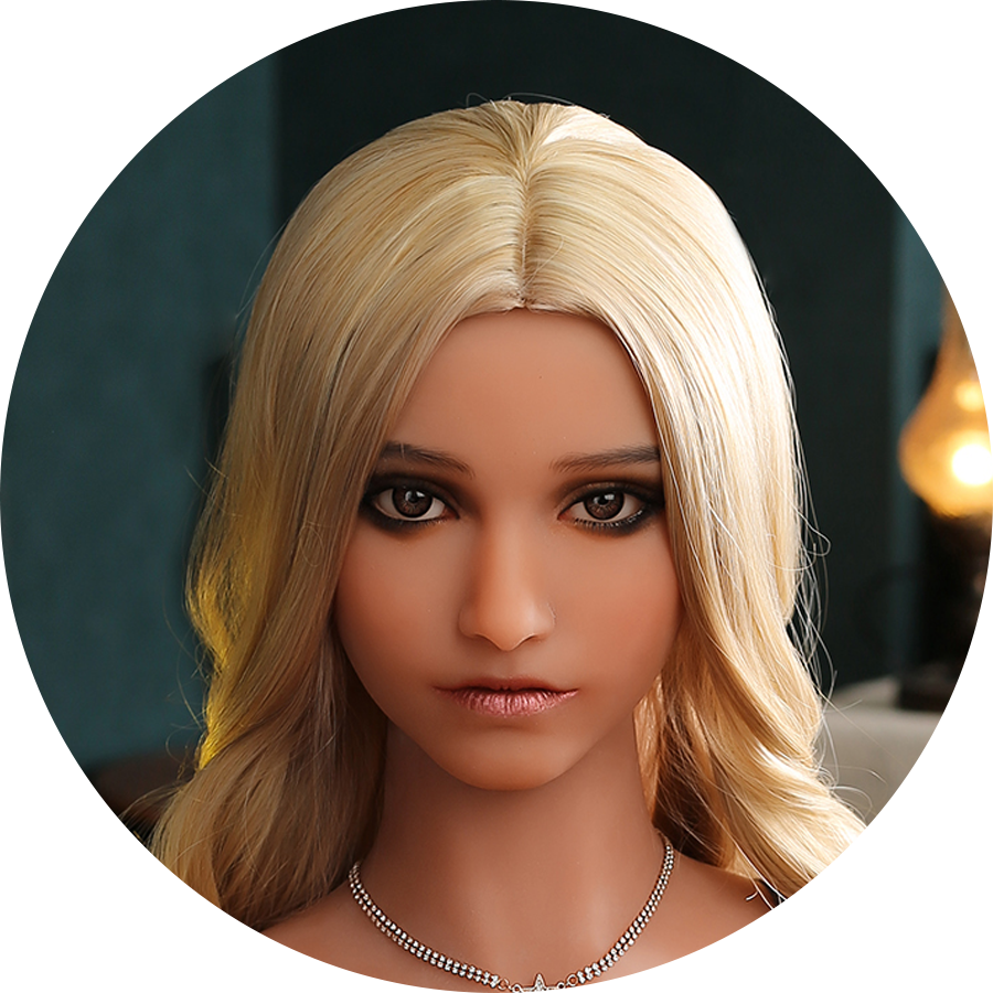 Realistische Sexpuppe mit blonden Haaren