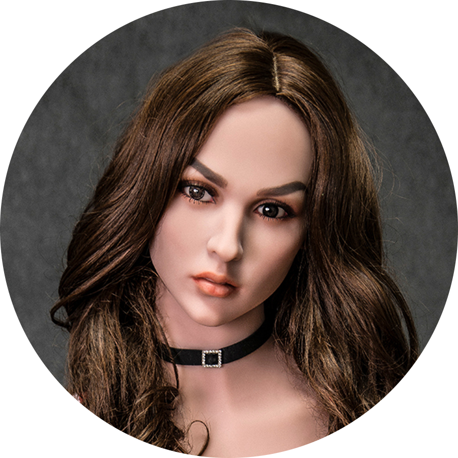 Realistische Sexpuppe mit Halsband