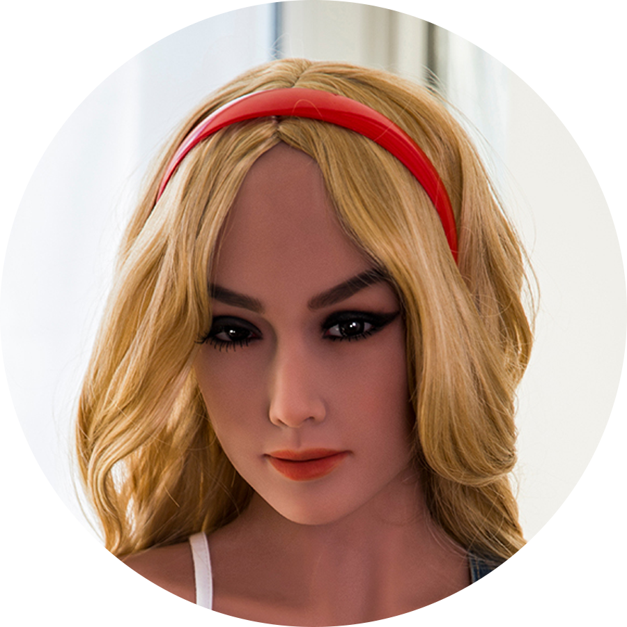 Realistische Sexpuppe mit blonden Haaren