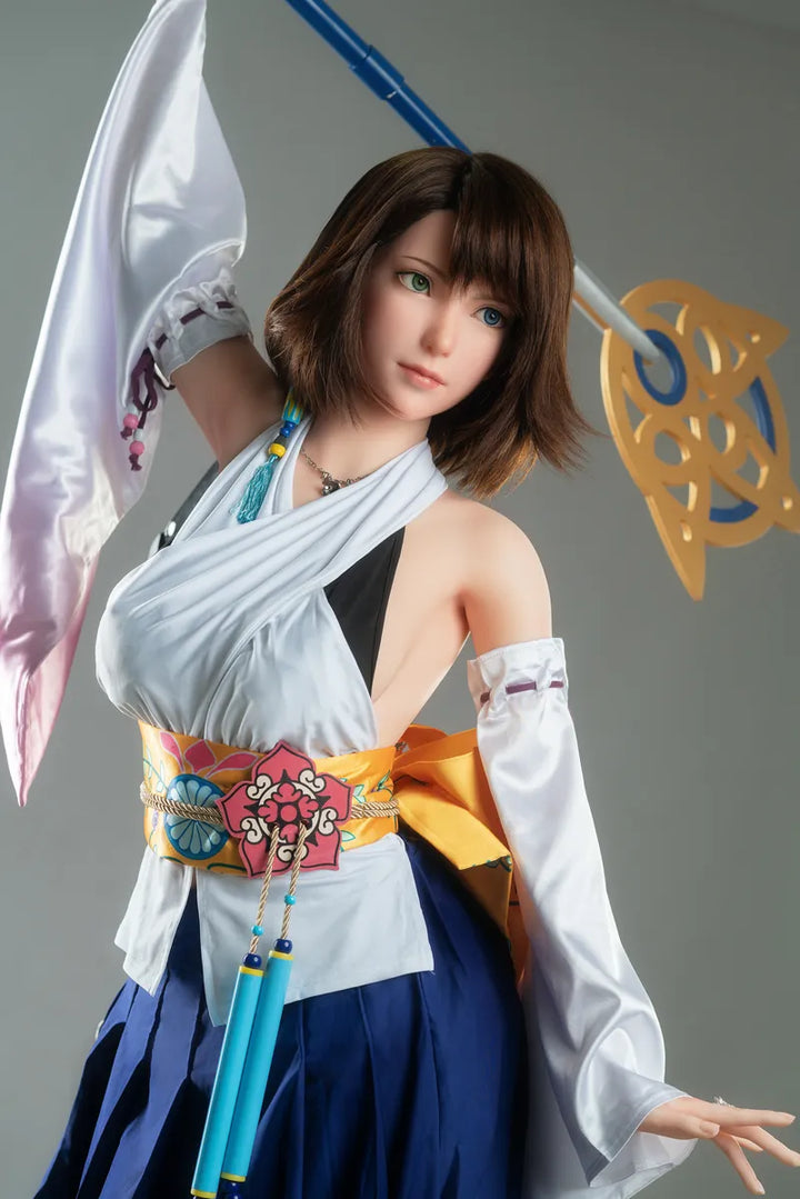 Realistische Puppe in Cosplay-Kleidung