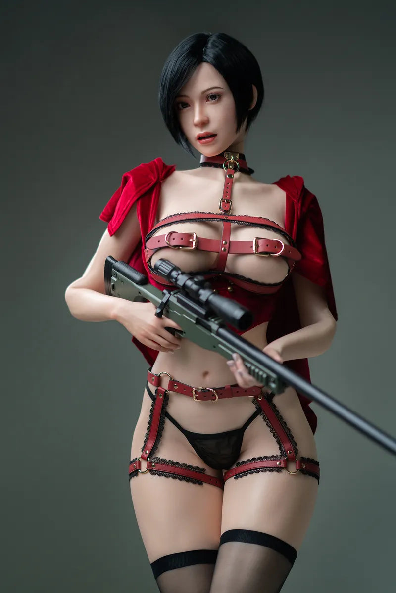 Frau in erotischer Bondage-Kleidung