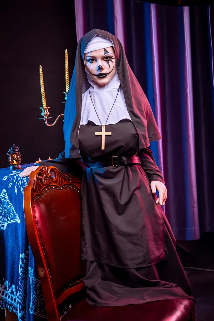 Nonne in dramatischer Pose