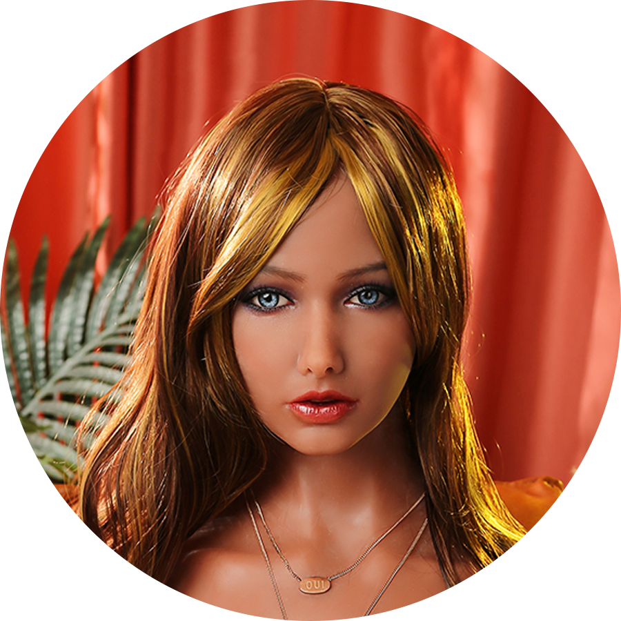 Realistische Liebespuppe mit blonden Haaren