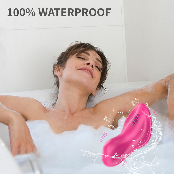 Frau entspannt in Badewanne, Vibrator