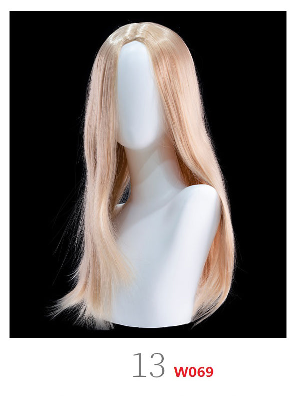 Blonde Perücke auf Schaufensterpuppe