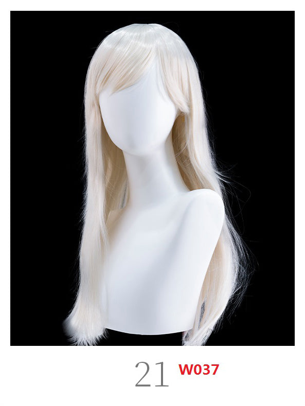 Mannequinkopf mit blonden Haaren