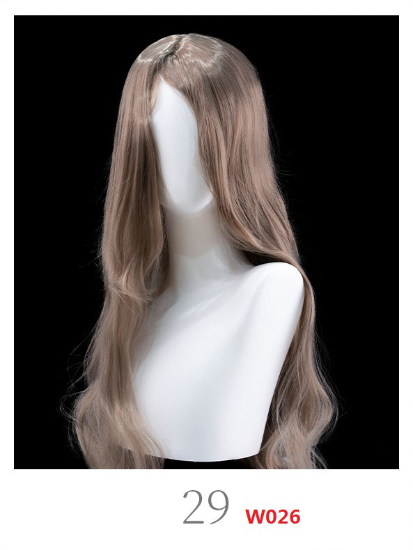 Perücke auf Schaufensterpuppe, grau-blond