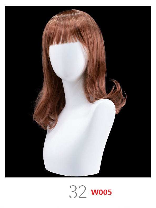 Mannequin-Kopf mit brauner Perücke