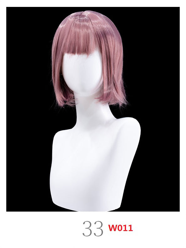 Perücke auf Schaufensterpuppe, rosa Haare