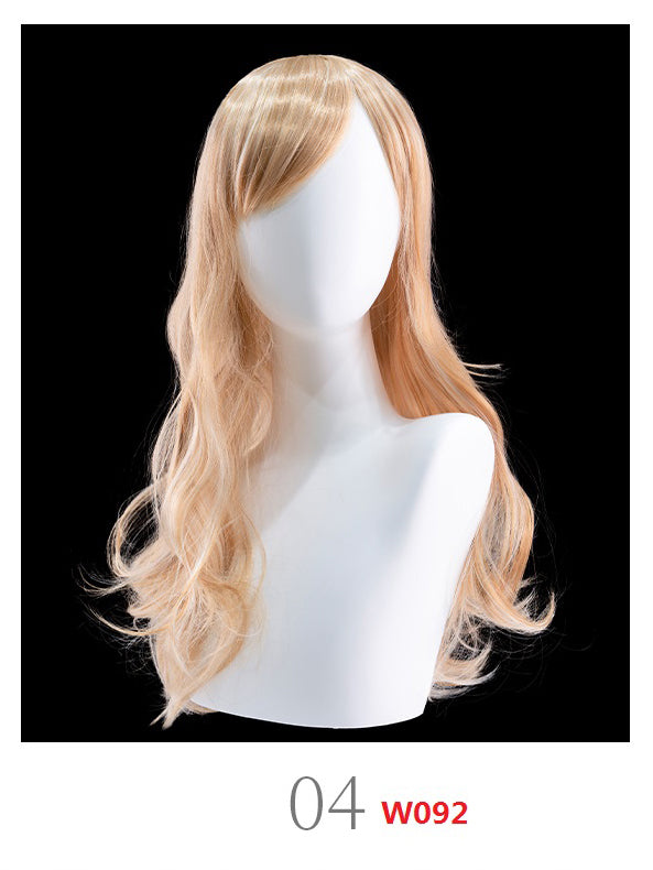 Blonde Perücke auf Schaufensterpuppe