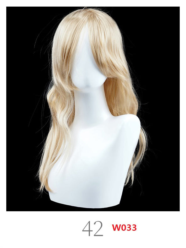 Blonde Perücke auf Schaufensterpuppe
